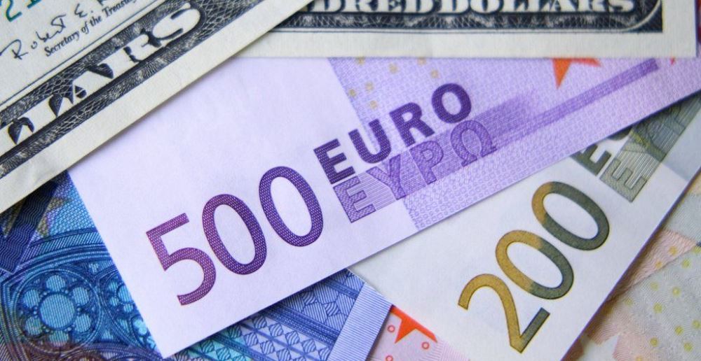 Tronditet kursi valutor, dollari barazohet sot me euron
